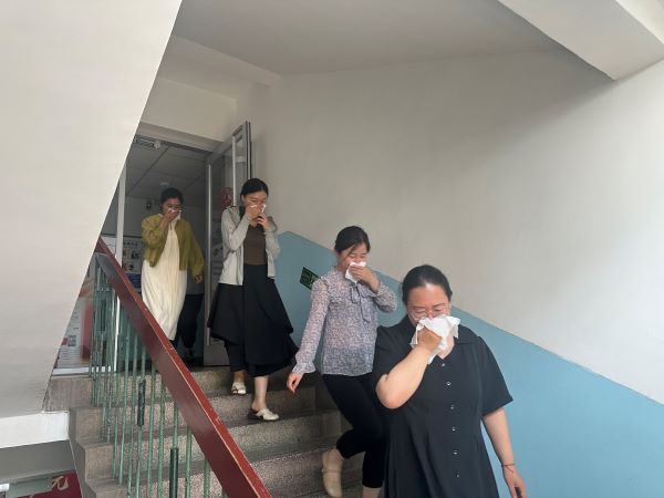 重庆分公司机关组织开展消防应急疏散演练 (5).jpg